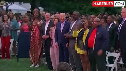Cumhuriyetçiler, Biden'ın Juneteenth Beyaz Saray konserinde donup kaldığını görünce dalga geçti