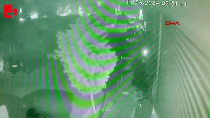 Sekiz araç ve bir dükkanı kundakladılar... Kundaklama anları kamerada