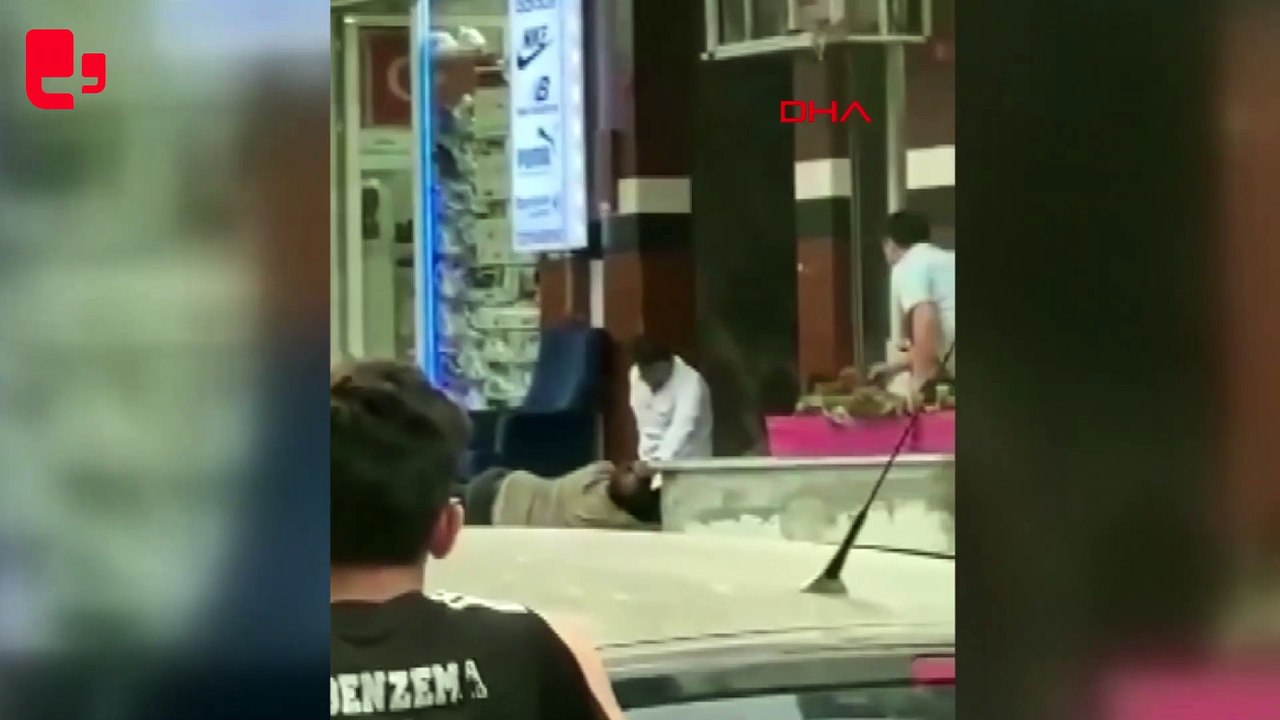 Silahlı saldırganın üzerine atladı