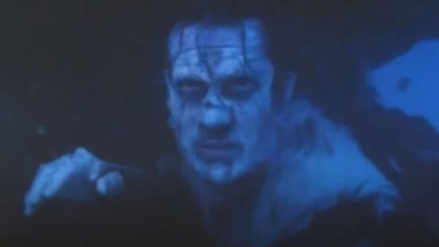 Ce film d'horreur avec des requins et des zombies a longtemps été interdit, et Brad Pitt lui-même l'a vu !