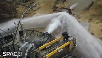 SpaceX Test-Fires Raptor Engine Into A Water Cooled Steel Plate