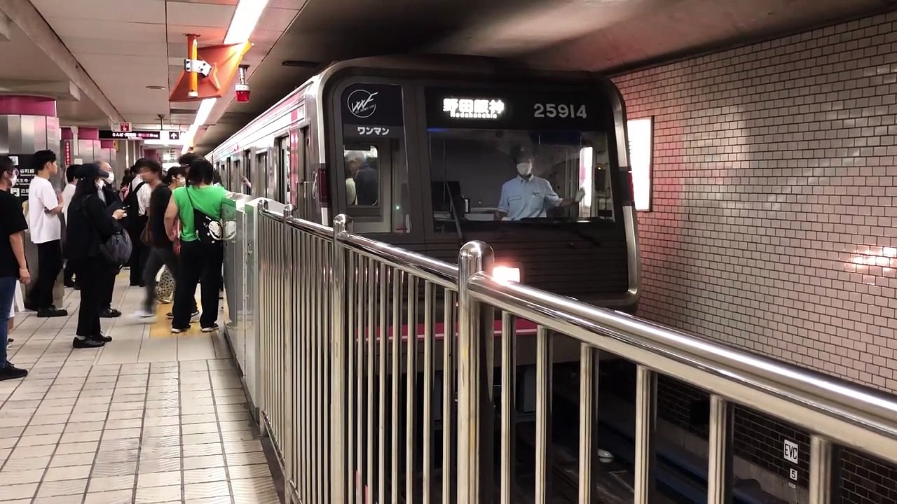 大阪メトロ千日前線（野田阪神行き）谷町九丁目駅停車シーン