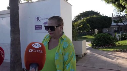 Mayte Zaldívar, a las puertas del hospital, da la última hora sobre el estado de salud de Julián Muñoz