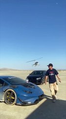 Un youtuber bombardeando un Lamborghini con fuegos artificiales