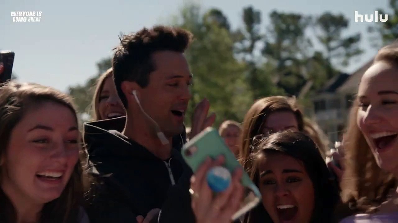 Bande-annonce de Everyone Is Doing Great / James Lafferty aurait pu ne jamais jouer dans Les Frères Scott