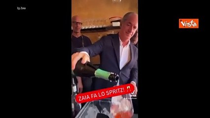 Luca Zaia alle prese con lo spritz, il video postato sui social con la tecnica di preparazione