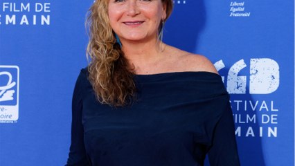 Découvrez Qui est Julie Ferrier : Actrice et Comédienne Talentueuse 🎬