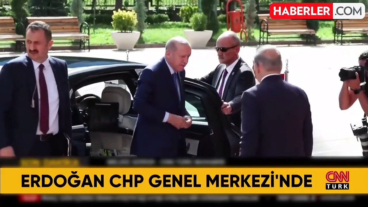 Cumhurbaşkanı Erdoğan, CHP Genel Merkezi'nde! Özgür Özel kapıda karşıladı, işte ilk görüntüler