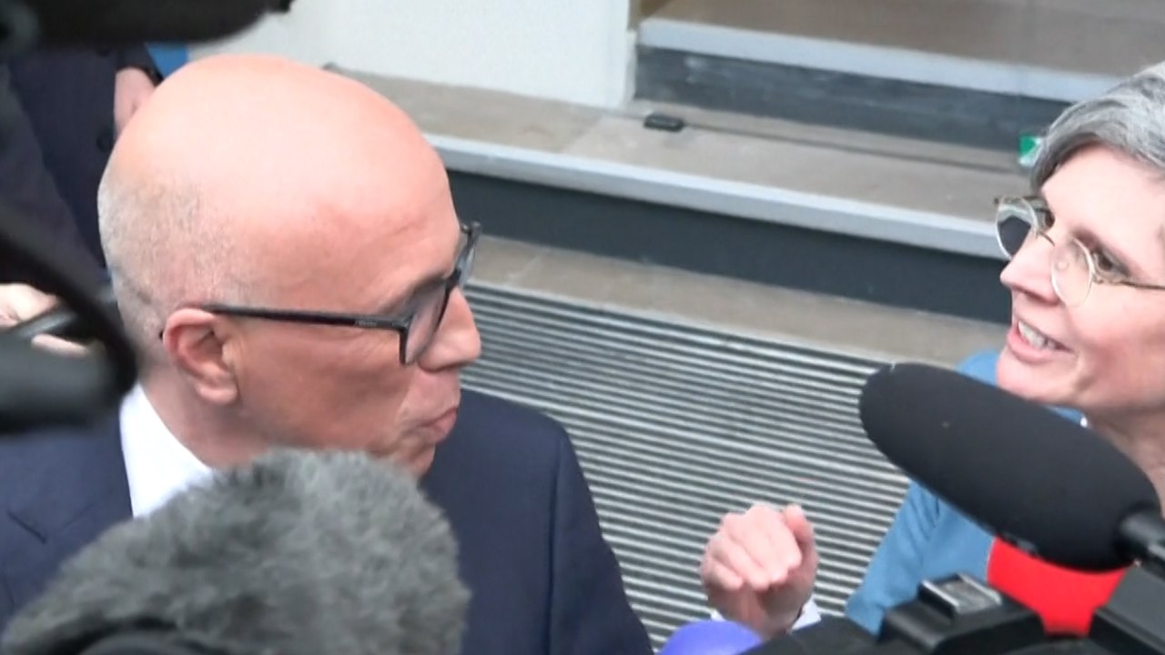 « Honte à vous !» : Sandrine Rousseau interrompt la conférence de presse d'Eric Ciotti