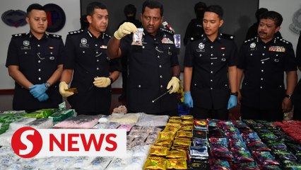 Tải video: Almost RM5mil in drugs seized in Selangor, two syndicates busted, says cops