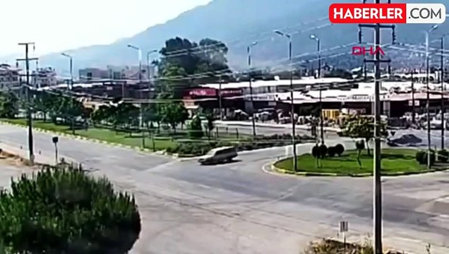 Muğla'da Kavşakta Kamyonla Çarpışan Otomobilin Sürücüsü Hayatını Kaybetti