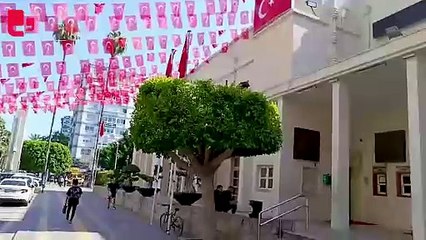 Zeydan Karalar mal varlığını açıkladığı afişi Belediye binasına astı