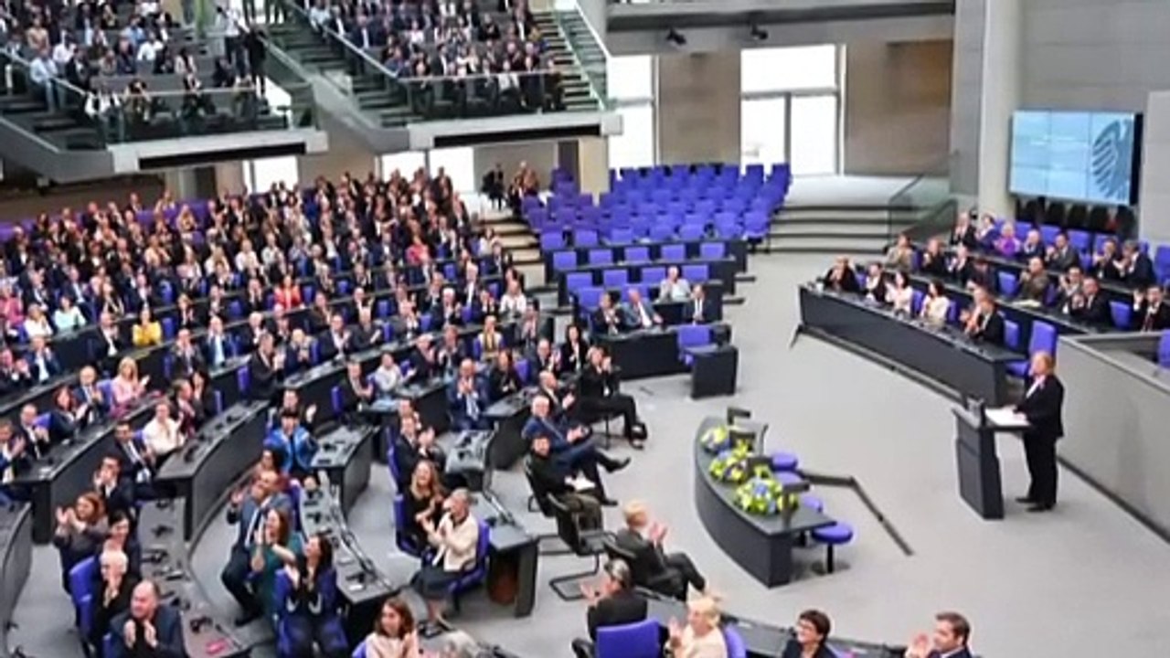 AfD und BSW bleiben Selenskyj-Rede im Bundestag fern