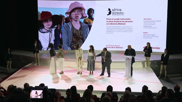 Su Majestad la Reina y Ana Botín entregan 700.000 euros a 16 entidades sociales