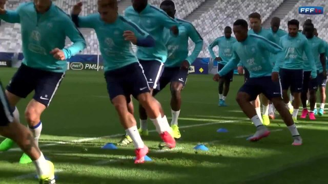 Images exclusives du huis-clos des Bleus