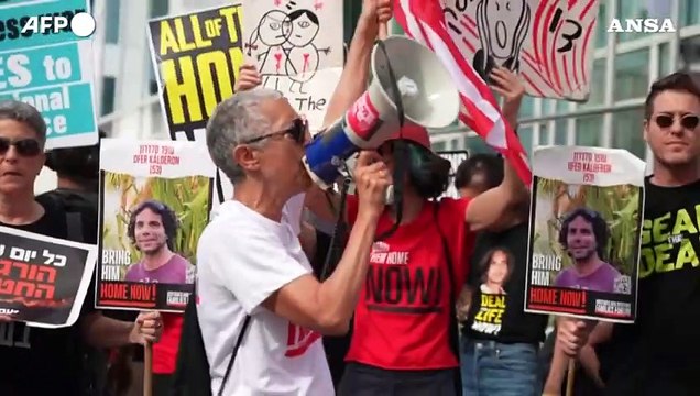 Tel Aviv, familiari degli ostaggi protestano davanti all'hotel di Blinken