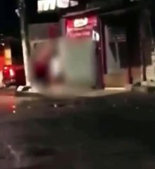Casal é flagrado fazendo sexo no meio da rua em Salvador