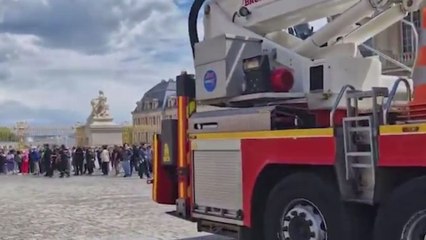 Evacúan el Palacio de Versalles por un incendio