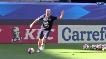 Les Bleus face au but avant France-Paraguay