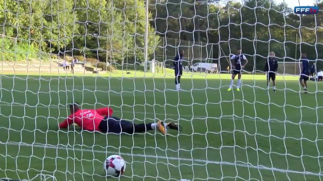 Entraînement devant le but volées et parades, reportage