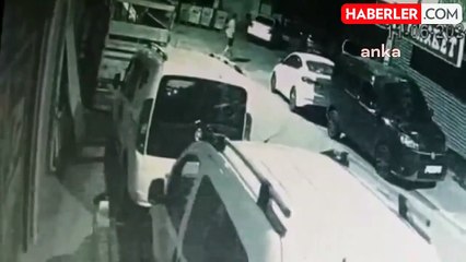 Esenyurt'ta Oto Tamir Dükkanı ve 8 Araç Yanarak Kül Oldu