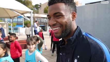 Lemar et Sidibé avec les élèves du Cap d'Ail