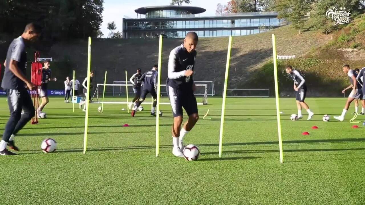 Les premières minutes du huis clos, Equipe de France