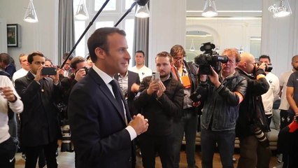 Le Président Macron avec les Bleus