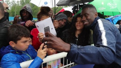 Sous la pluie mais avec les supporters