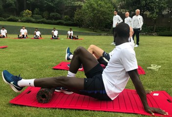 Séance d'étirements après le voyage,