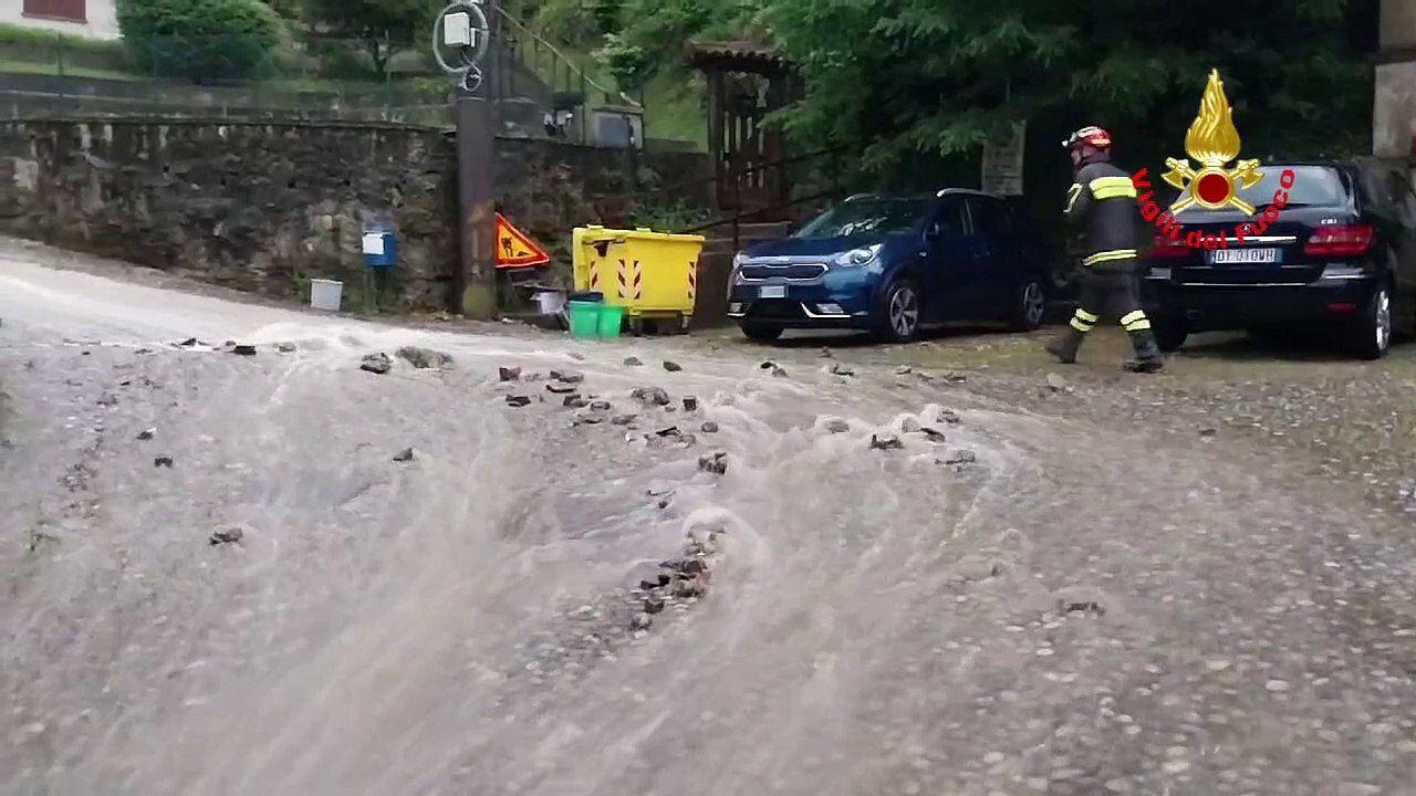 Maltempo, Lecco e provincia sotto il diluvio: decine di interventi dei vigili del fuoco