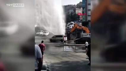 Bayrampaşa'da inşaat çalışmasında su borusu patladı