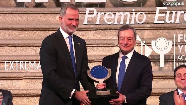 Felipe VI entrega el Premio Carlos V a Mario Draghi