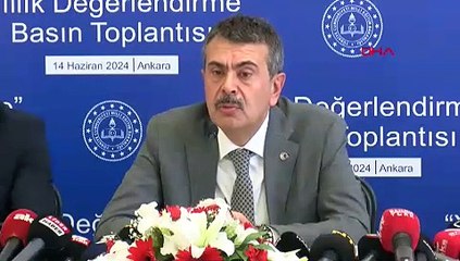 Bakan Tekin ''uygunsuz kıyafet'' skandalında medyayı suçladı