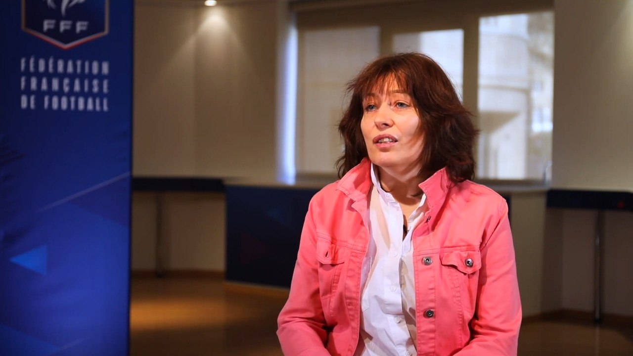 Dans les vestiaires de la Direction des Compétitions Nationales avec Christine