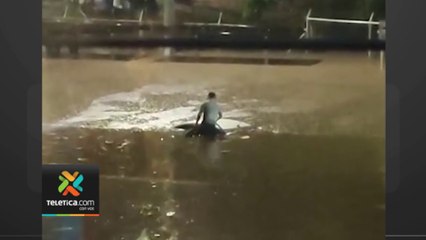 tn7-Joven que quedó atrapado dentro de su carro en inundaciones habló con Telenoticias-110624