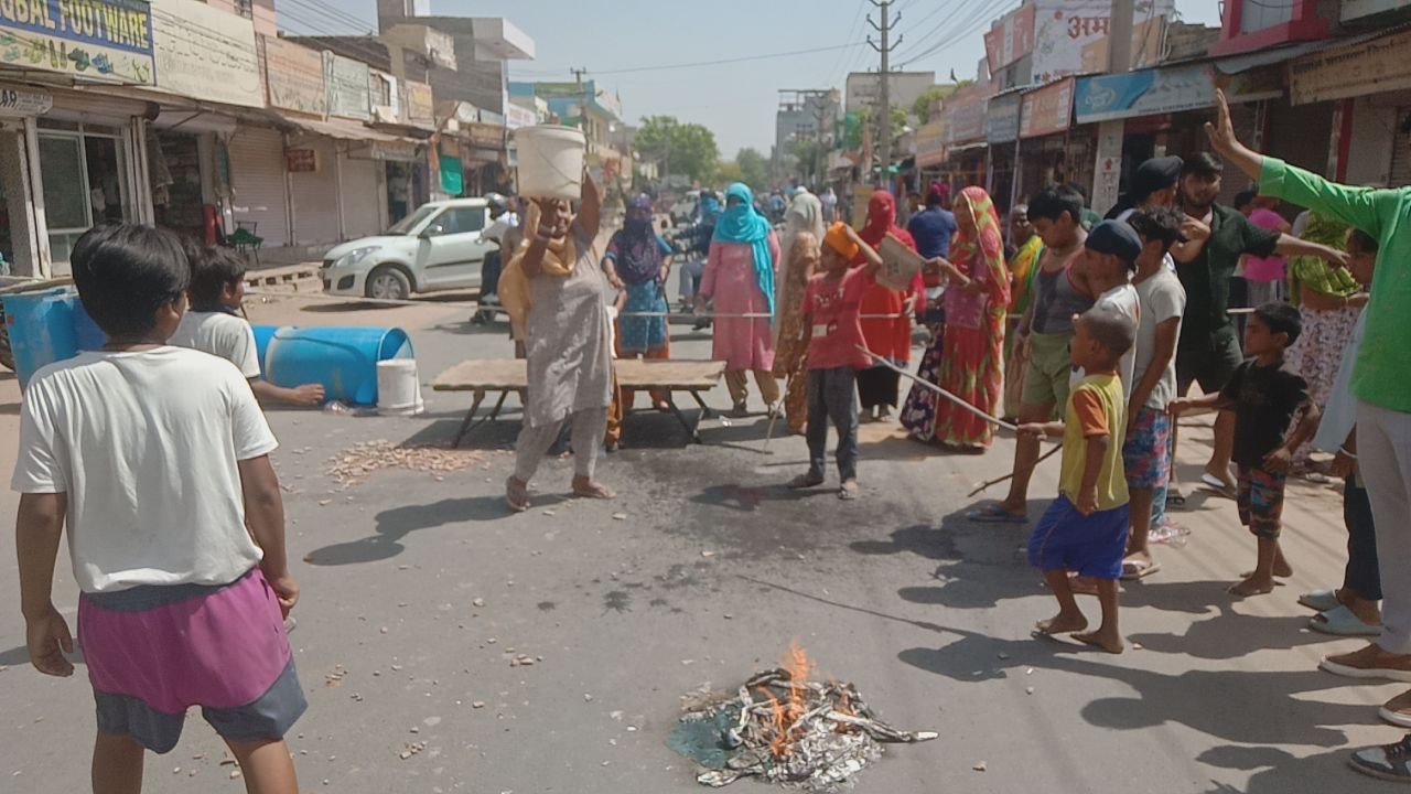 पानी की समस्या को लेकर लगाया जाम, देखें वीडियो