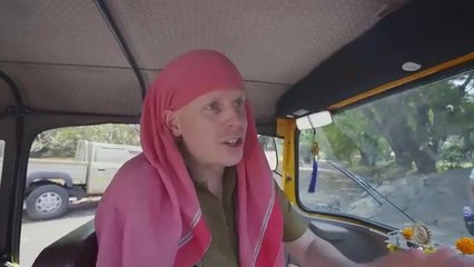 Life 12 an Autowala _ 2 Foreigners In Bollywood(360P)