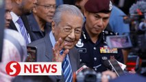 Dr Mahathir testifies at Batu Puteh RCI