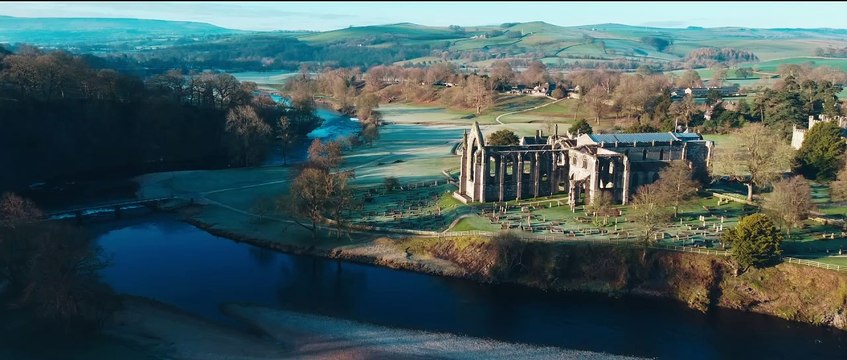 The iconic stepping stones at Bolton Abbey