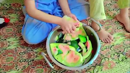 Making jelly from watermelon peel
