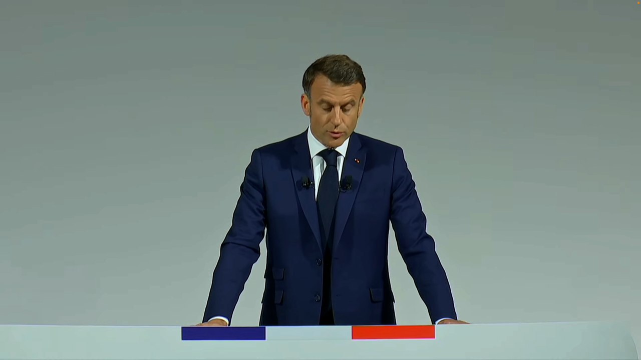 Emmanuel Macron dénonce les alliances  "contre-nature" aux "extrêmes" droite et gauche