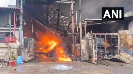 डोंबिवली में MIDC फेज दो क्षेत्र में एक केमिकल कंपनी में आग लगी