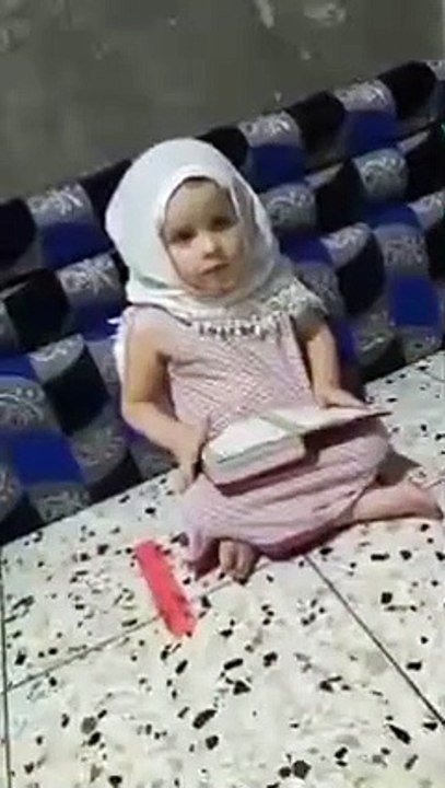 CHOTI bachi kaise Quran parti hai