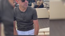 Xavi en una discoteca en Ibiza...y le pillan hablando de un jugador del Barça