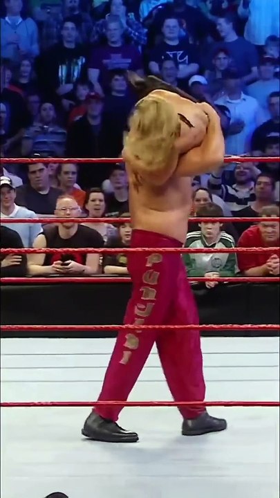 Beth Phoenix kisses The Great Khali #Short