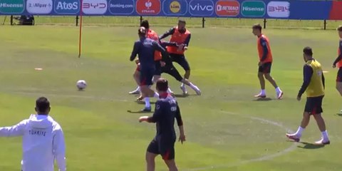 A Milli Futbol Takımı, Almanya'da taraftara açık idmanla hazırlıklarını sürdürdü