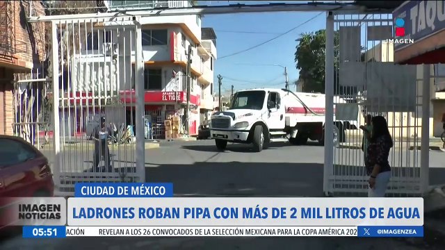 Ladrones roban pipa de agua sobre la carretera Picacho-Ajusco, Tlalpan, CDMX