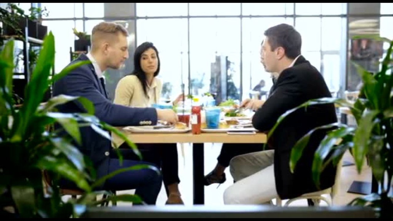 Pausa pranzo sul lavoro, tanti la fanno ma pochi in modo sano