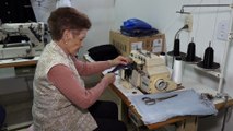 Quem é Dona Maria? Costureira, aos 90 anos, passa linha pela agulha sem usar óculos de grau